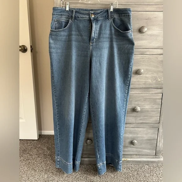 Lee Women's Plus Size Legendary High Rise Trouser Jean | Size 18 W - Picture 4 of 8